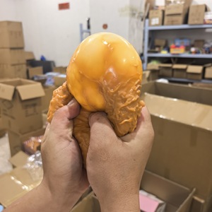 Nouveau jouet géant réaliste à presser en forme de fruits (banane, fraise, raisin, carotte, fromage) - Jeu de modelage et de relaxation - Product Image 5