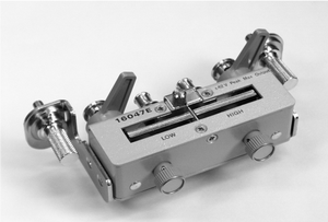 Dispositivo de prueba Keysight 16047E para dispositivos de hasta 120 MHz; Incluye un protector y una placa de cortocircuito - Product Image 1