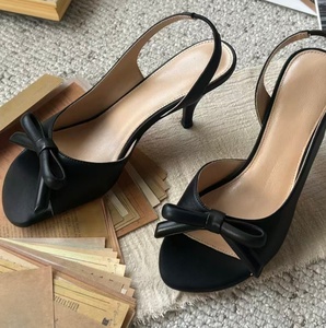 Zapatos de tacón alto de cóctel para mujer, de alta calidad, hechos a medida, negros, con punta en pico, con lazo en la parte trasera, de tacón bajo, casuales de negocios, sin cordones y con punta abierta. - Product Image 2