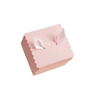 Petite boîte cadeau carrée européenne créative en papier d'art biodégradable rose frais et doux, imprimée quadricolore, pour bonbons de mariage avec ruban