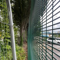 Clôture de sécurité moderne en acier soudé, haute qualité, robuste, à pliage 3D en V, revêtement poudré, grillage carré anti-escalade, panneaux de 8 pieds pour jardins