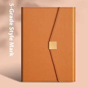 Colorido cuaderno de tres pliegues personalizado con diseño de varias páginas para la programación diaria y para hacer listas - Product Image 3