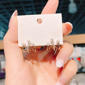 Orecchini a perno in oro E2357 con perla e cristallo, montatura a canale, gioielli minimalisti da donna per tutti i giorni - Product Image 5