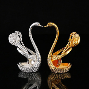 ชุดช้อนรูปหงส์โลหะผสมสไตล์ยุโรปสุดหรู สำหรับผลไม้ ของหวาน และกาแฟ ชุดของขวัญสำหรับธุรกิจ พร้อมที่วาง ดีไซน์พกพาสะดวก - Product Image 2