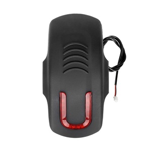 Guardabarros Trasero para Scooter Eléctrico KuKirin A1 con Luz Trasera, Advertencia de Conducción Nocturna y Componentes de Protección - Product Image 5