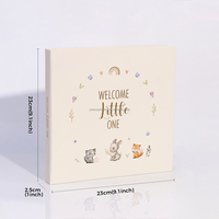 Impression personnalisée de jolies pages intérieures épaisses au design mignon pour les cinq premières années du carnet de souvenirs de bébé.
