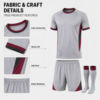 Ensemble de maillot et short de football gris bordeaux personnalisé, respirant, à manches courtes, pour l'entraînement quotidien des clubs de football amateurs