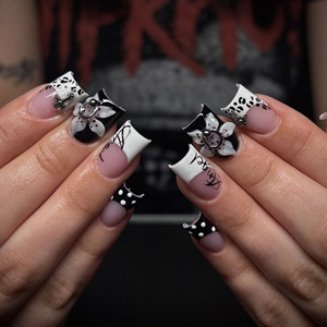 <span class=keywords><strong>Faux</strong></span> <span class=keywords><strong>Ongles</strong></span> Noirs et Blancs à Coller 24 Pièces – Qualité Supérieure, Prêts à Poser avec Motifs et Autocollants - Product Image 1