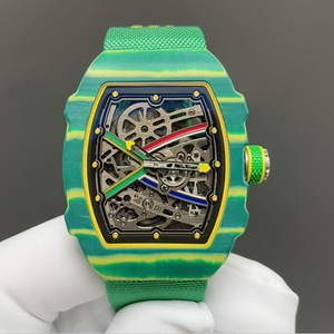 L'orologio personalizzato ha un spessore di soli 7,8 mm e un peso di soli 35 grammi. IT si sente estremamente leggero nelle mani. - Product Image 1