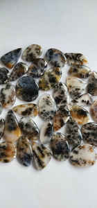 อัญมณีธรรมชาติรูปหัวใจ Thulite สุดน่ารักสำหรับทำเครื่องประดับราคาส่ง - Product Image 3