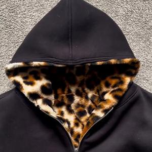 Hersteller von individuellen, schweren, dicken Fleece-Wende-Hoodies für Herren mit doppellagigem Reißverschluss, Fell und überschnittenen Schultern für den Winter, auch als Blanko-Fell-<span class=keywords><strong>Hoodie</strong></span> erhältlich - Product Image 3