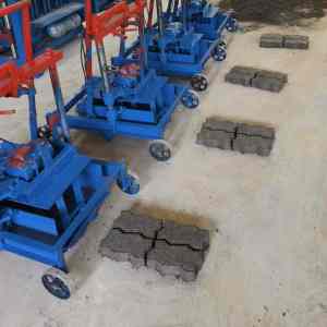 מכונת ייצור לבנים קטנה ניידת, מכונת ייצור לבנים מיני, מכונת ייצור לבני בטון חלולות - Product Image 5