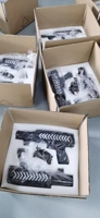Pistolet à confettis en feuille métallique dorée à 3 têtes pour mariages Mini Cylinder Party Popper en vente