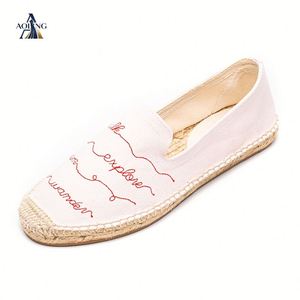 Alpargatas Planas de Lona Rosa con Bordado Floral Rojo, Plantilla Cómoda, Calzado Casual Diario Sencillo para Mujer - Product Image 1