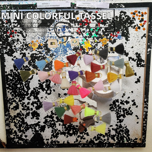 Mini pompon en polyester de 2 cm avec anneau doré et attache en fil doré, coloré, pour la décoration de rideaux et de vêtements DIY - Product Image 2