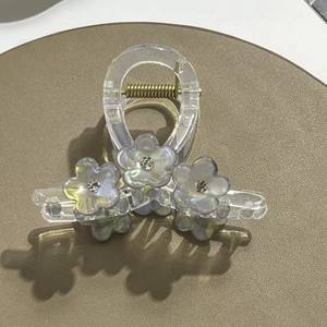 กิ๊บติดผมอะคริลิคประดับเพชรหรูหรา ดีไซน์ลายดอกไม้ กันลื่น ขนาดกลาง สำหรับผมบาง เหมาะสำหรับงานแต่งงานและใช้ในชีวิตประจำวัน - Product Image 3