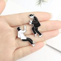 Broche en Émail pour Vêtements Sac à Dos Accessoires Bijoux Cadeaux Créative Punk Fun Pulp Fiction Personnage Image
