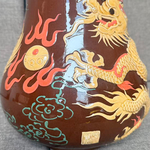 Vase de collection écologique 2L en céramique Yixing Jun, fait main, motif floral superposé, avec détails en perles - Product Image 4