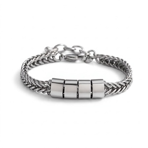 Pulsera de Cadena de Mano Unisex de Acero Inoxidable para Hombre y Mujer, Estilo Punk, Grabada, Trenzada, con Dije de Nombre Personalizado - Product Image 3