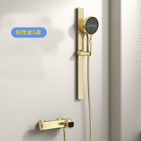 Ensemble de douche de luxe au style épuré, avec design minimaliste moderne, mitigeur mural, jet de massage/bulles et pluie