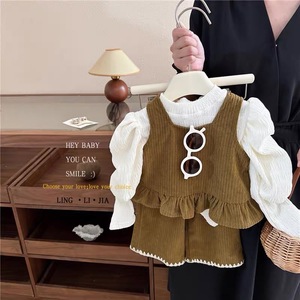 Completo Tre Pezzi in Velluto a Coste Stile Coreano per Ragazze Autunno 2026 - Nuovo Set Chic ed <span class=keywords><strong>Elegante</strong></span> con Gilet e Pantaloni Bordati in Pizzo, di Tendenza - Product Image 1