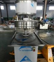 Machine de remplissage de liquide Machine de remplissage rotative automatique de produits alcalins et machine de remplissage de bouteilles d'alcool de capsulage 50ml
