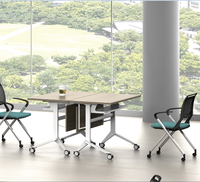 Table de formation sur mesure avec roulettes verrouillables, structure en acier pliable, design moderne pour salles de conférence