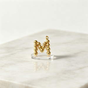 Colgantes de <span class=keywords><strong>Letra</strong></span> <span class=keywords><strong>M</strong></span> con Cuentas de Latón, Dijes de Alfabeto con Bola Chapada en Oro para Pulseras y Collares Personalizados, Componentes de Joyería DIY - Product Image 3