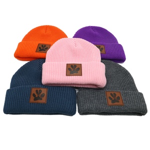 Gorros de punto gruesos con parche de cuero personalizado y calavera, de material acrílico orgánico, para deportes al aire libre - Product Image 2