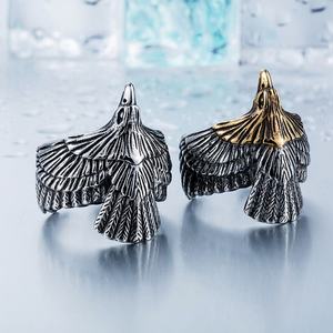 Anillo de águila de acero inoxidable 316L de dos tonos para hombre, en tono plata envejecida y oro, joyería gótica, punk, motociclista, audaz y oscura. - Product Image 4