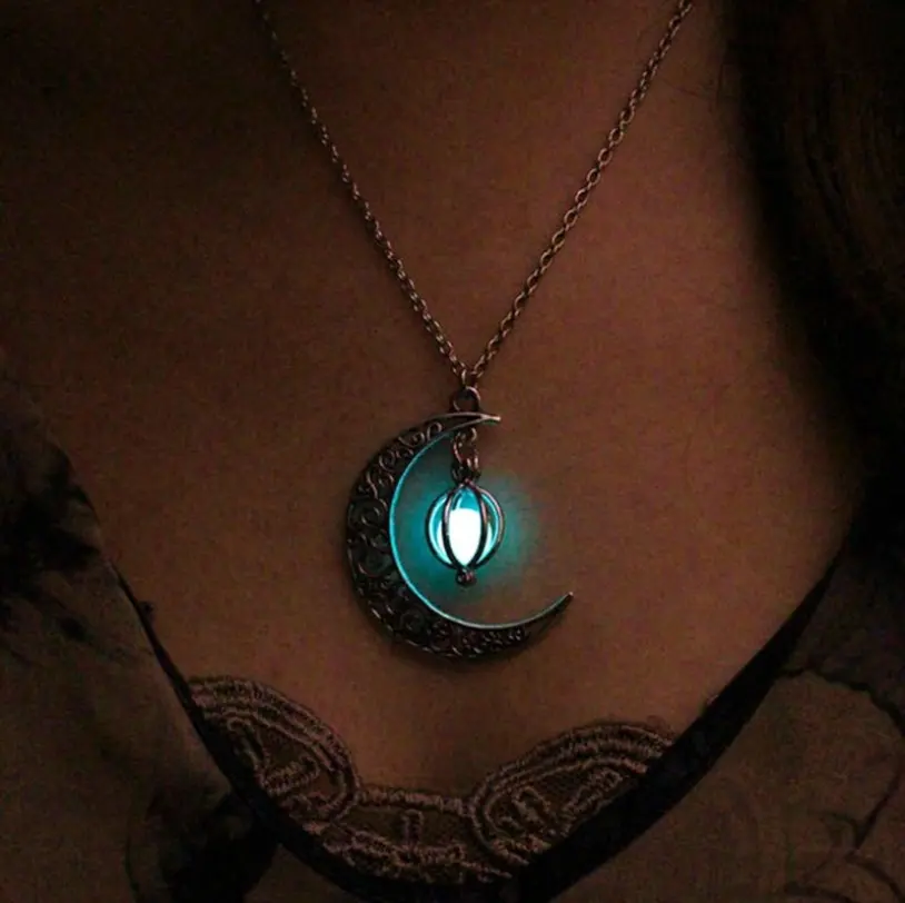 Hot Wholesale Gem Charm Moon Glowing Vintage Silver Pendant Necklace