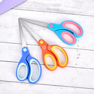 กรรไกรนักเรียนหยางเจียง 7 นิ้ว สแตนเลส ด้ามจับยางสีน้ำเงิน ใช้ในบ้าน สำนักงาน งานฝีมือ  เครื่องมือตัดรูปตัววี - Product Image 1