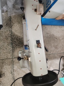 Machine à coudre Juki 441 d'<span class=keywords><strong>occasion</strong></span>, robuste, à double entraînement (pied mobile et alimentation supérieure et inférieure), pour la couture de selles en cuir - Product Image 3
