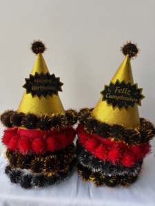 Chapeau d'<span class=keywords><strong>anniversaire</strong></span> en papier pour enfants avec inscription « Joyeux <span class=keywords><strong>anniversaire</strong></span> », forme de cône pointu, design avec boule de fourrure pour les fêtes et les vacances - Product Image 6