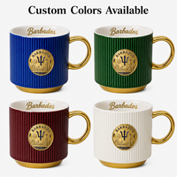 Tasses en céramique souvenir des Caraïbes Barbade avec badge métallique en relief motif trident pour tasse à café en porcelaine, personnalisable OEM ODM, vente en gros
