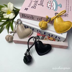 Porte-clés Cœur Rembourré en Coton, Breloque de <span class=keywords><strong>Sac</strong></span> en Cuir Tressé, Charme de <span class=keywords><strong>Sac</strong></span> à Main Mignon et Luxueux, Pendentif de <span class=keywords><strong>Sac</strong></span> à Main Tendance, Cadeau pour <span class=keywords><strong>Femme</strong></span> - Product Image 3
