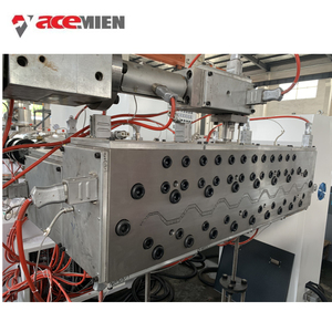 Machine d'extrudeuse de tuile de toit en plastique à double paroi Machine de fabrication de toit en tôle creuse en PVC ASA d'isolation thermique - Product Image 6