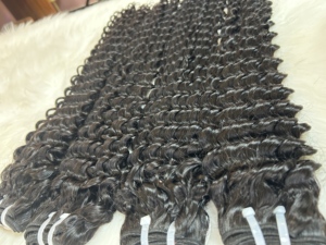 Lots de <span class=keywords><strong>Cheveux</strong></span> Naturels Bouclés Profonds en Gros, Extensions Vietnamiennes, Perruques en <span class=keywords><strong>Cheveux</strong></span> Humains, <span class=keywords><strong>Cheveux</strong></span> Vierges à Cuticules Alignées - Product Image 5
