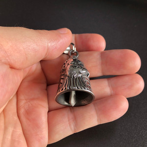 Amuleto de la Suerte para Motociclistas: Colgante de Acero Inoxidable con Diseño de Águila Calva y Gremlin Guardián para Moto - Product Image 5