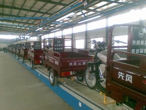 Mới bán tự động tốc độ biến xe máy ba bánh Lắp Ráp băng tải - Product Image 4