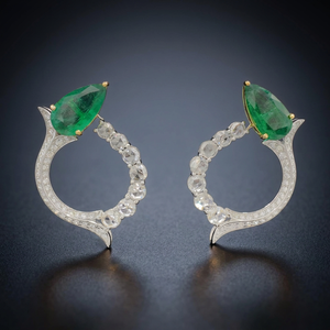 Boucles d'oreilles créoles en or blanc 18 carats avec émeraudes taille poire et diamants taille rose, bijoux fins faits à la main, produit élégant, idéal comme cadeau - Product Image 3