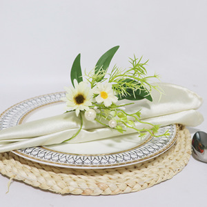 Anneaux de serviette décoratifs en pin et cyprès pour Noël, mini-anneaux de bougies, centres de table, couronnes de Noël, décorations de mariage - Product Image 3