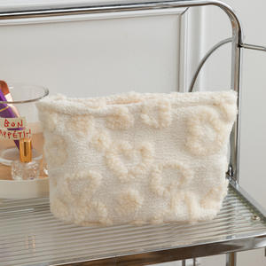 กระเป๋าเครื่องสำอางผ้ากำมะหยี่สำหรับเดินทางกระเป๋าใส่เหรียญกระเป๋าเครื่องสำอางผ้าฟลีซสำหรับจัดระเบียบทรงหัวใจ - Product Image 5