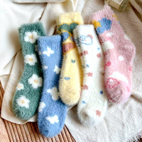 Chaussettes en velours de vison pour femmes, douces et moelleuses, avec motifs de papillons et nuages, mi-mollet, pour des pieds confortables