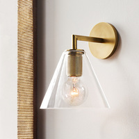 Applique murale LED nordique post-moderne verre minimaliste avec corps en fer pour un décor personnalisé dans le salon chambre chevet