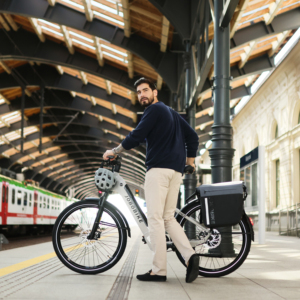 Vélo électrique urbain avec batterie 48V15Ah à charge super rapide UE, écran LCD couleur, assistance au pédalage par courroie en carbone, capteur de couple, frein hydraulique - Product Image 1