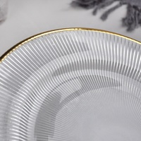 Assiettes de présentation en verre côtelé de 13 pouces avec bord doré pour mariage, traiteur et décoration intérieure - Vente en gros