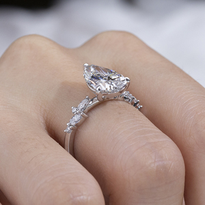 แหวนเพชรเมล็ดลูกแพร์ 18k รุ่น MSR-2103 จาก Messi Jewelry แหวนหมั้นเพชรเลี้ยงในห้องปฏิบัติการ - Product Image 6