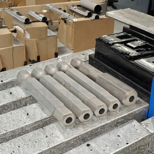 S2 vuông Robertson điện <span class=keywords><strong>Screwdriver</strong></span> <span class=keywords><strong>bits</strong></span> 1/4 <span class=keywords><strong>Hex</strong></span> Shank Kích thước SQ1 sq5 50-65 mét chiều dài DIY lớp thép xử lý OEM hỗ trợ - Product Image 2