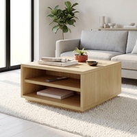 Table basse carrée moderne avec étagères ouvertes, finition bois naturel, base plateforme basse pour des espaces de vie organisés